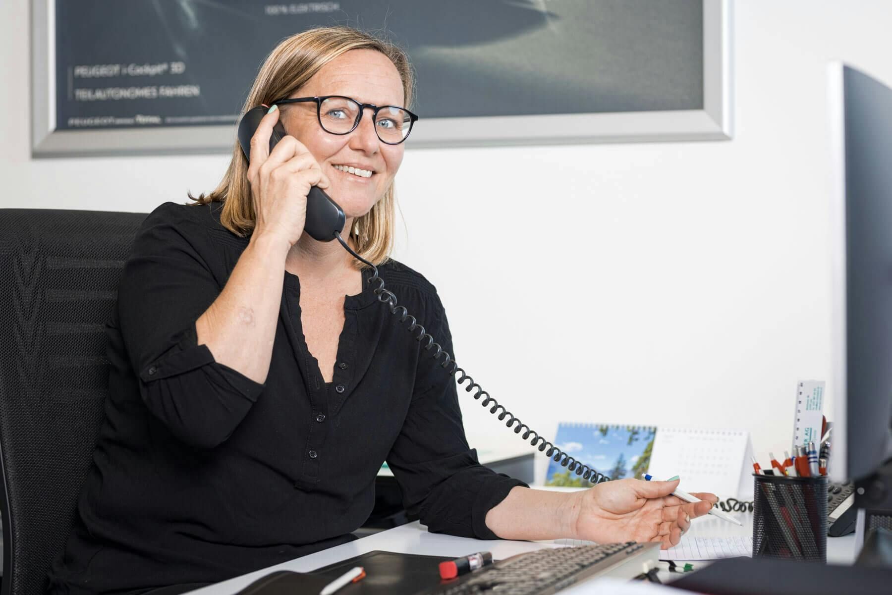 Authentische Mitarbeiterportraits stärken den persönlichen Service von Garage Leiser