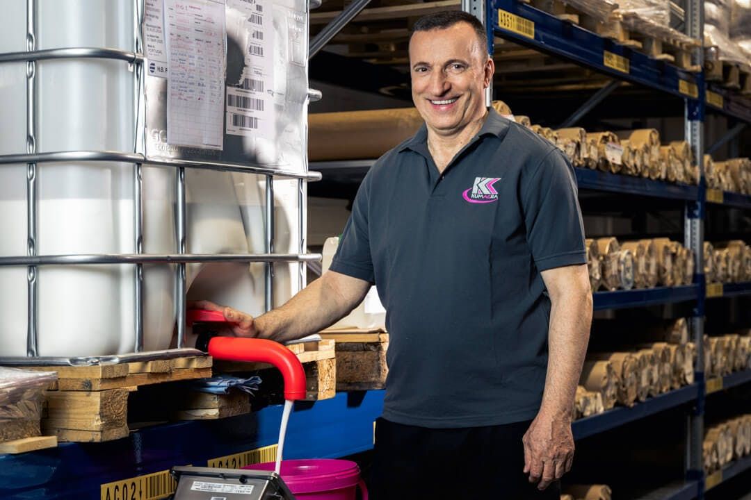 Kumagra setzt auch in der Logistik auf authentische Mitarbeiterfotografie