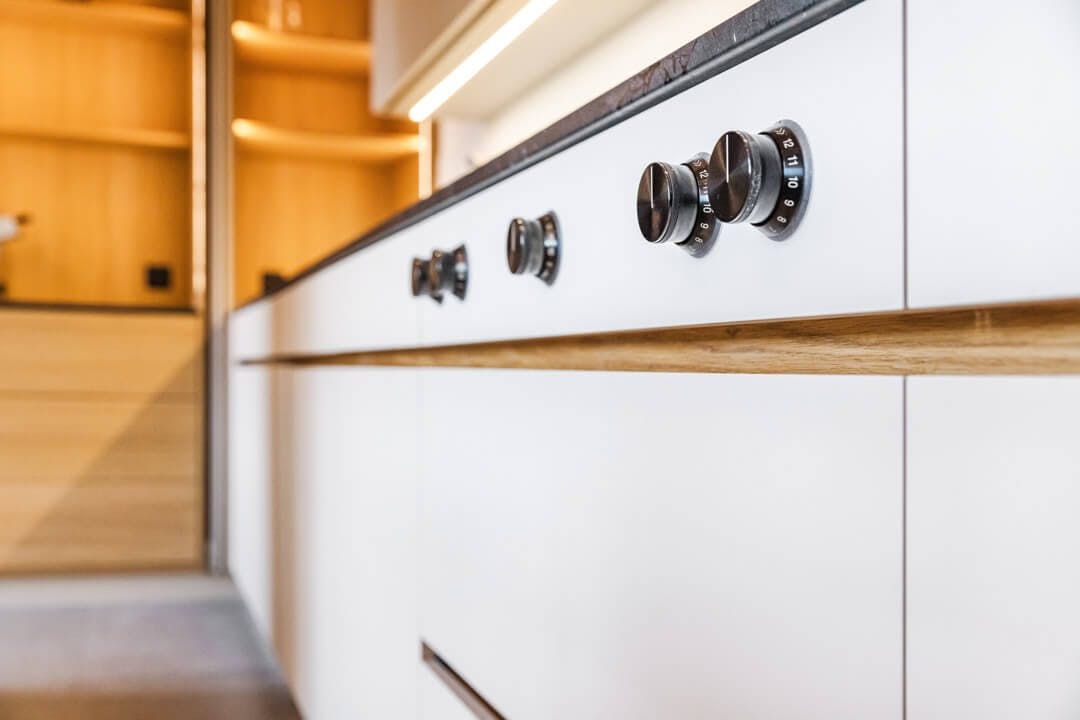 Referenzaufnahme zur handwerklichen Detailqualität der Schreinerei Schneider