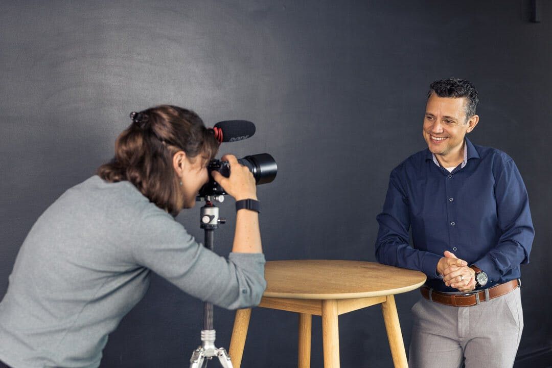 Professionelle Businessfotografie schafft echte Inhalte für die Unternehmenswebsite