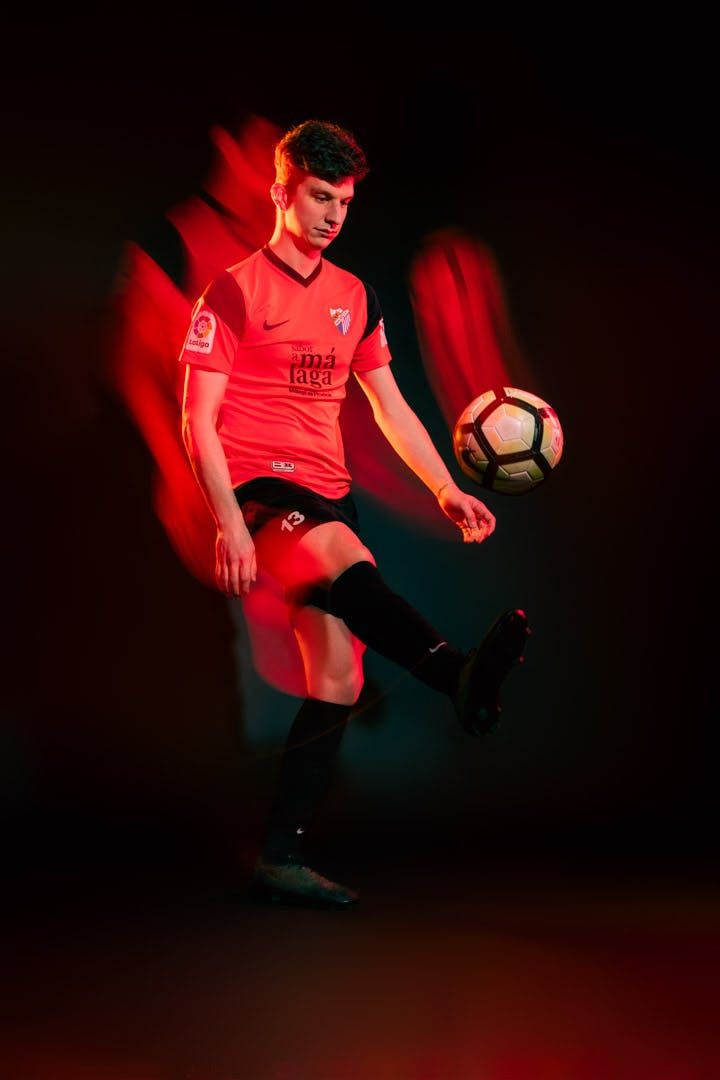 Sportliche Markeninszenierung mit Fotografie und KI-Visuals für den Fussball