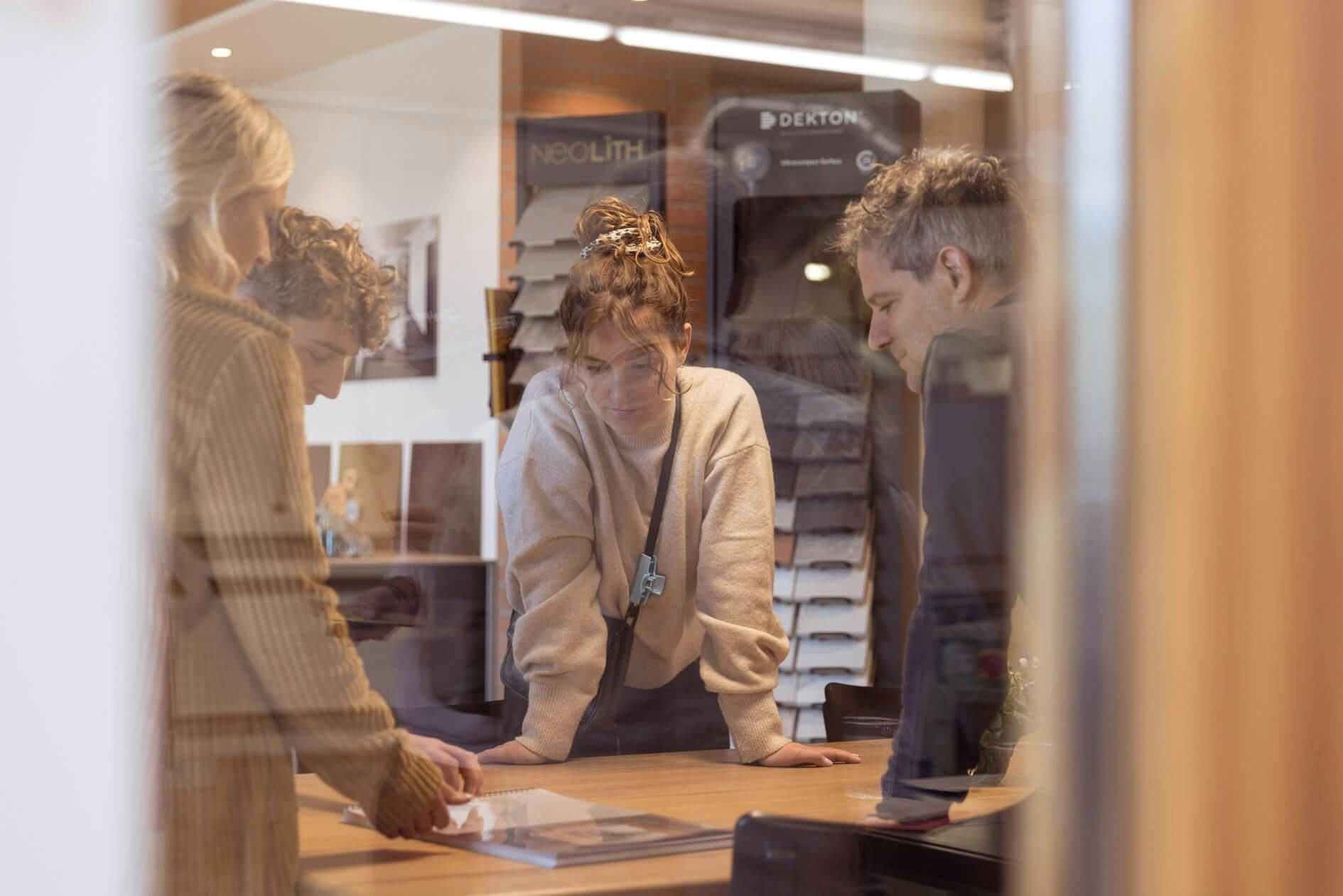 Authentische Arbeitsreportage aus der Produktion der Schneider Schreinerei