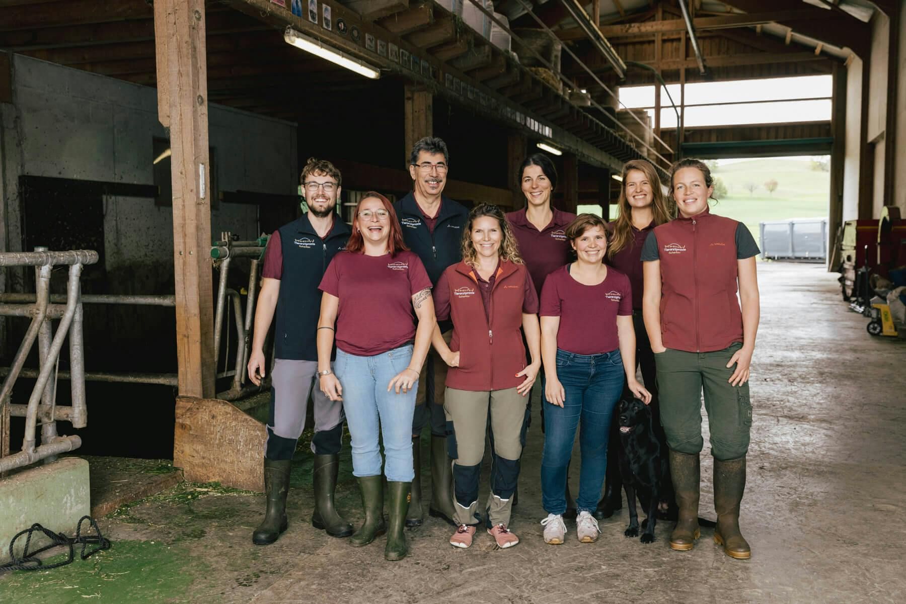 Teamfotografie für Tierarzt Scherliau im beruflichen Einsatz