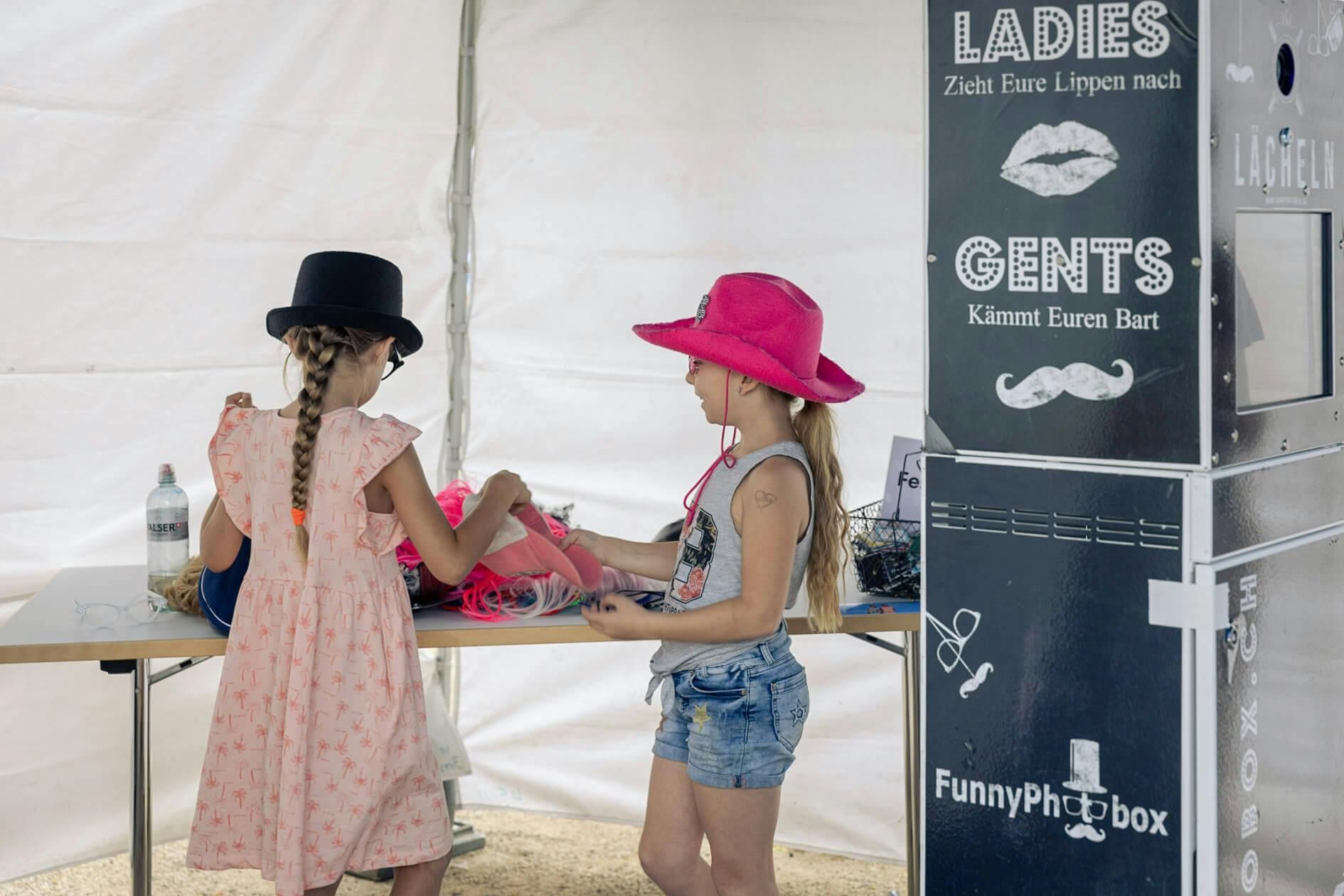 Eventfotografie für persönliche Begegnungen beim Fest in Frienisberg