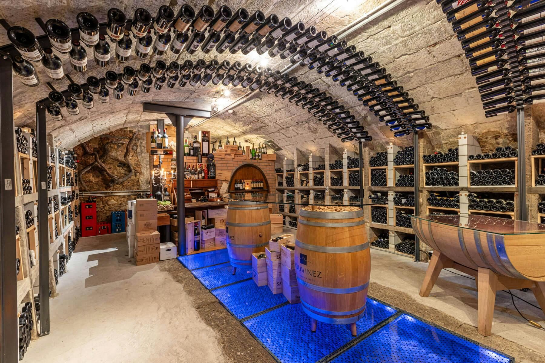Hotelfotografie des charakteristischen Weinkellers im Weissen Kreuz