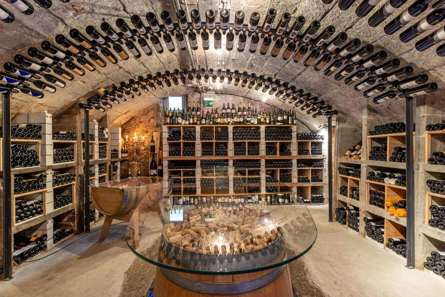 Architekturfotografie des Weinkellers im Hotel Restaurant Weisses Kreuz