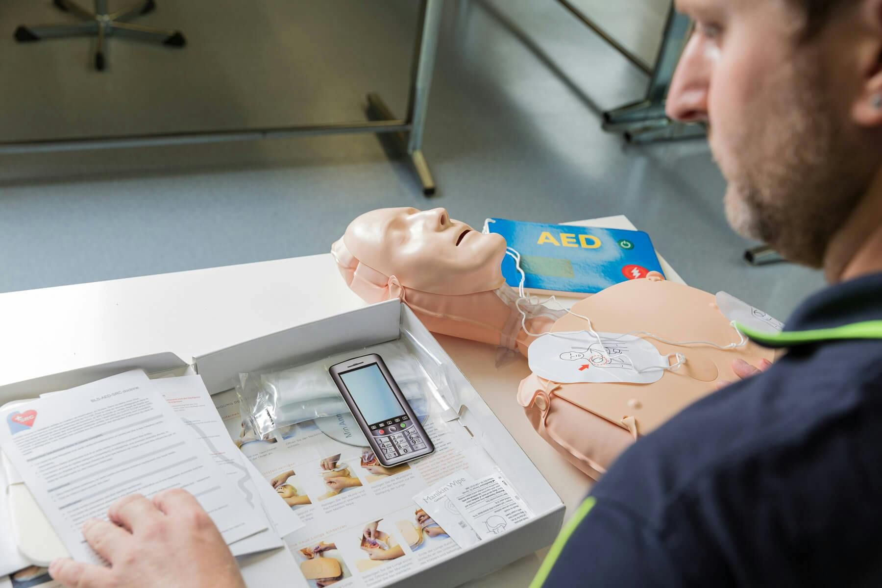 Bildwelt des Schweizer Samariterbunds zur Vermittlung lebensrettender Sofortmassnahmen