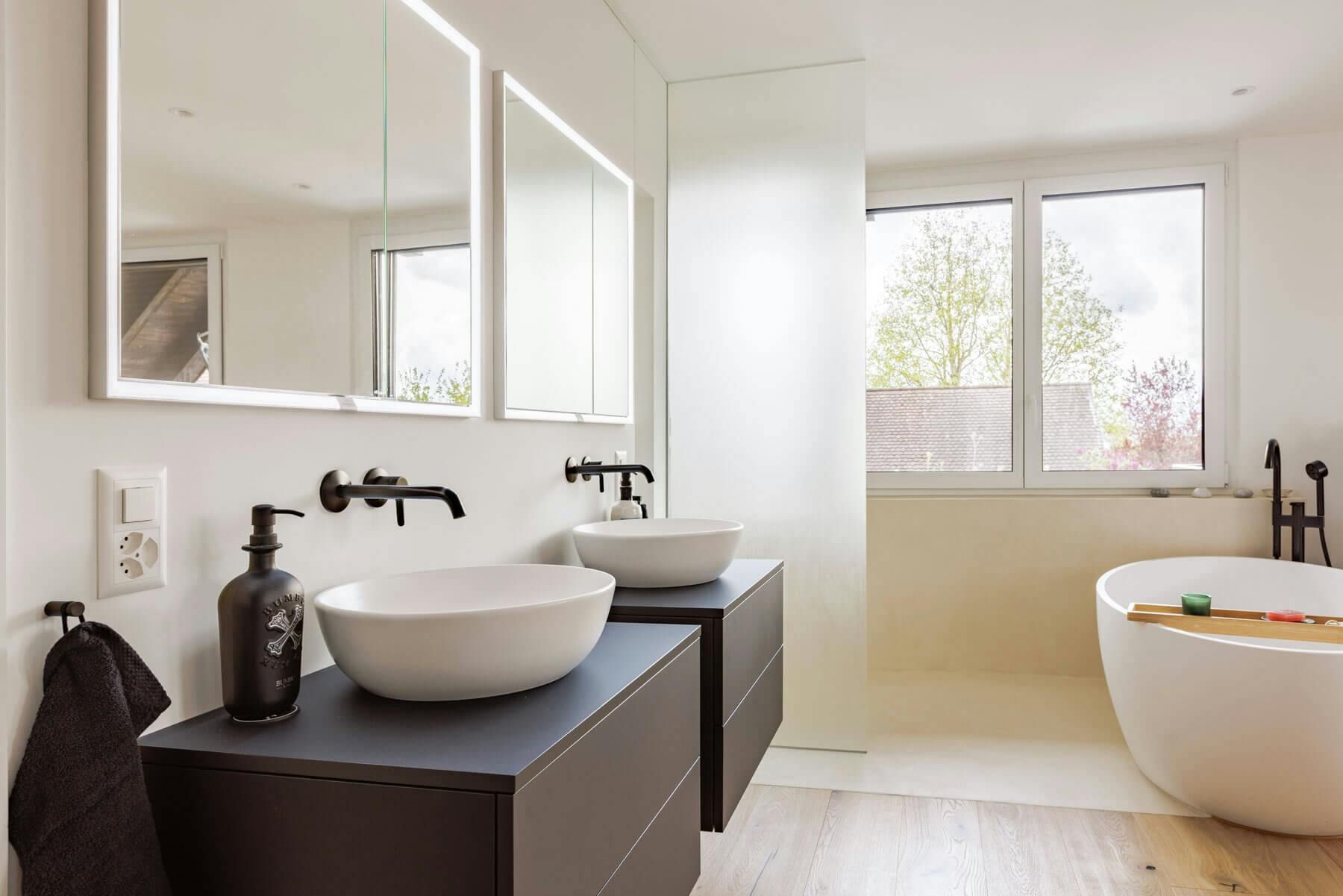 Architekturfotografie eines modernen Badeausbaus von Schneider