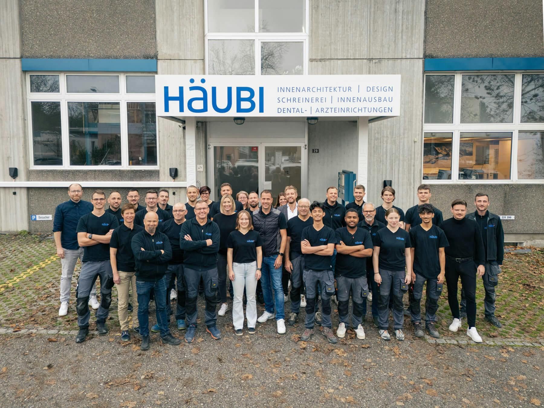 Teamfotografie für den geschlossenen Firmenauftritt von Häubi