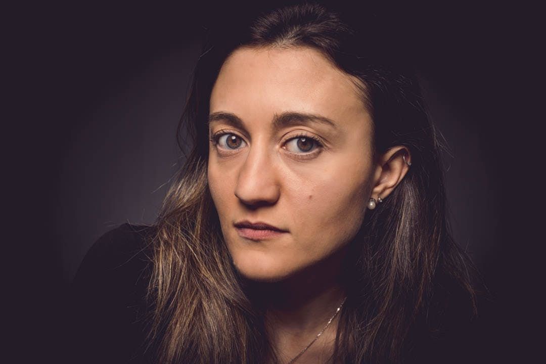 Nachdenkliches Portrait zur Bedeutung des Schweizer Frauenstimmrechts