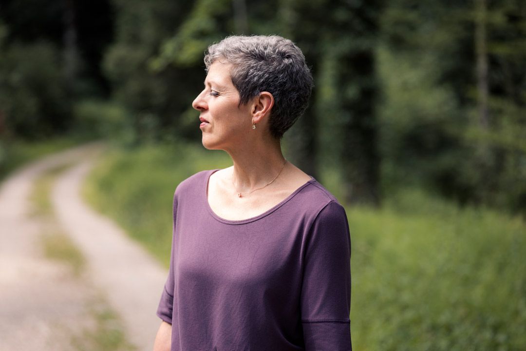 Personal Branding Aussenaufnahme im Wald für Ursula Ingold Coaching